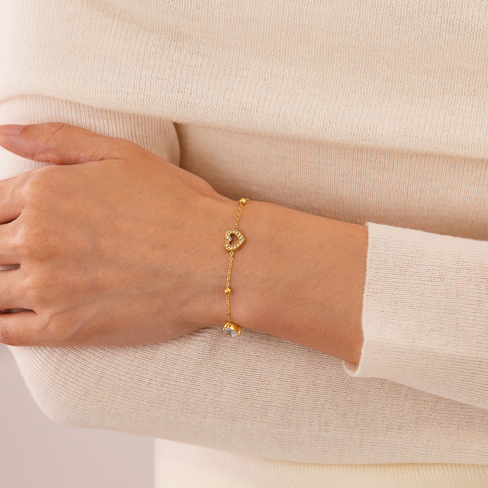 Darzeenᵀᴹ Gold Heart Bracelet – Stainless Steel, Cubic Zirconia | سوار قلب ذهبي – ستانلس ستيل مرصع