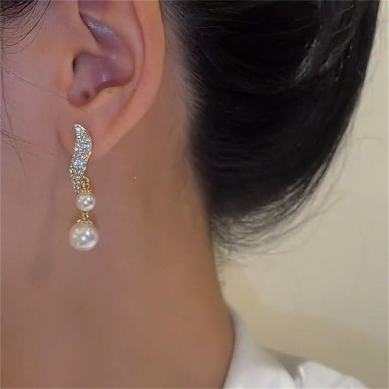 Darzeenᵀᴹ Pearl Drop Rhinestone Earrings | أقراط لؤلؤ متدلية مرصعة